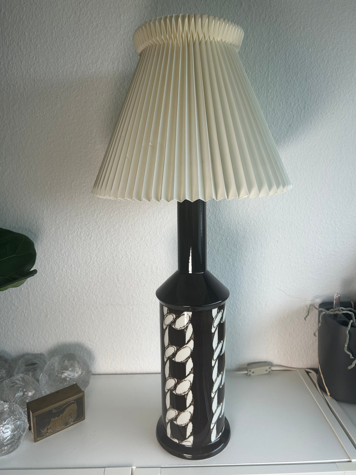 Royal Copenhagen bordlampe 1001/3750 K med plisseret skærm – 70,5 cm - billede 2