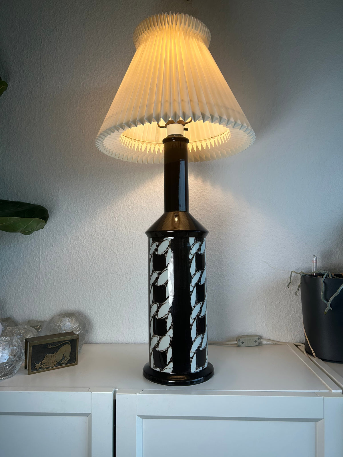 Royal Copenhagen bordlampe 1001/3750 K med plisseret skærm – 70,5 cm - billede 3