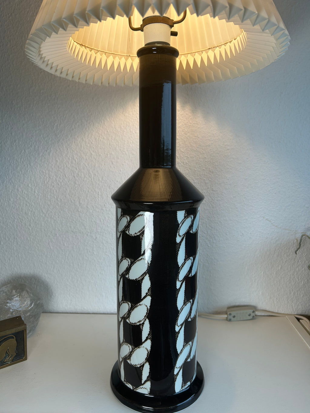 Royal Copenhagen bordlampe 1001/3750 K med plisseret skærm – 70,5 cm - billede 5