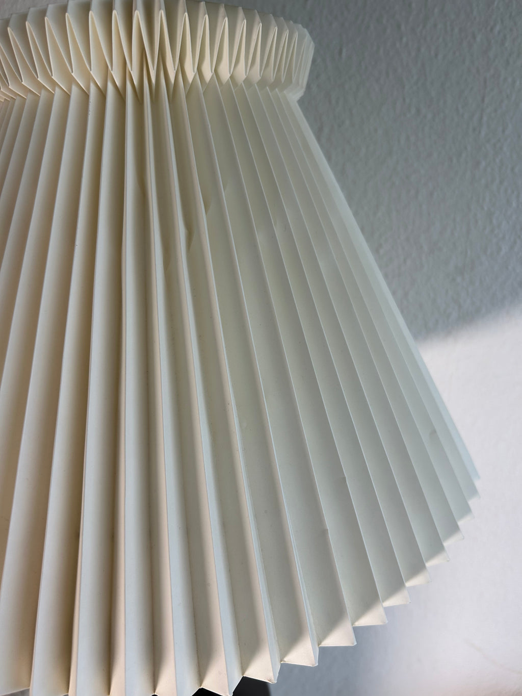 Royal Copenhagen bordlampe 1001/3750 K med plisseret skærm – 70,5 cm - billede 8