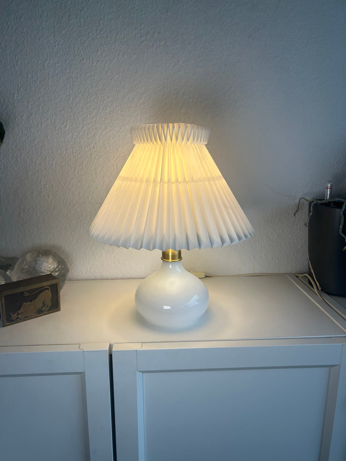 LE KLINT 314 bordlampe i opalglas med messing og LE KLINT 1/17 skærm – 34 cm - billede 3