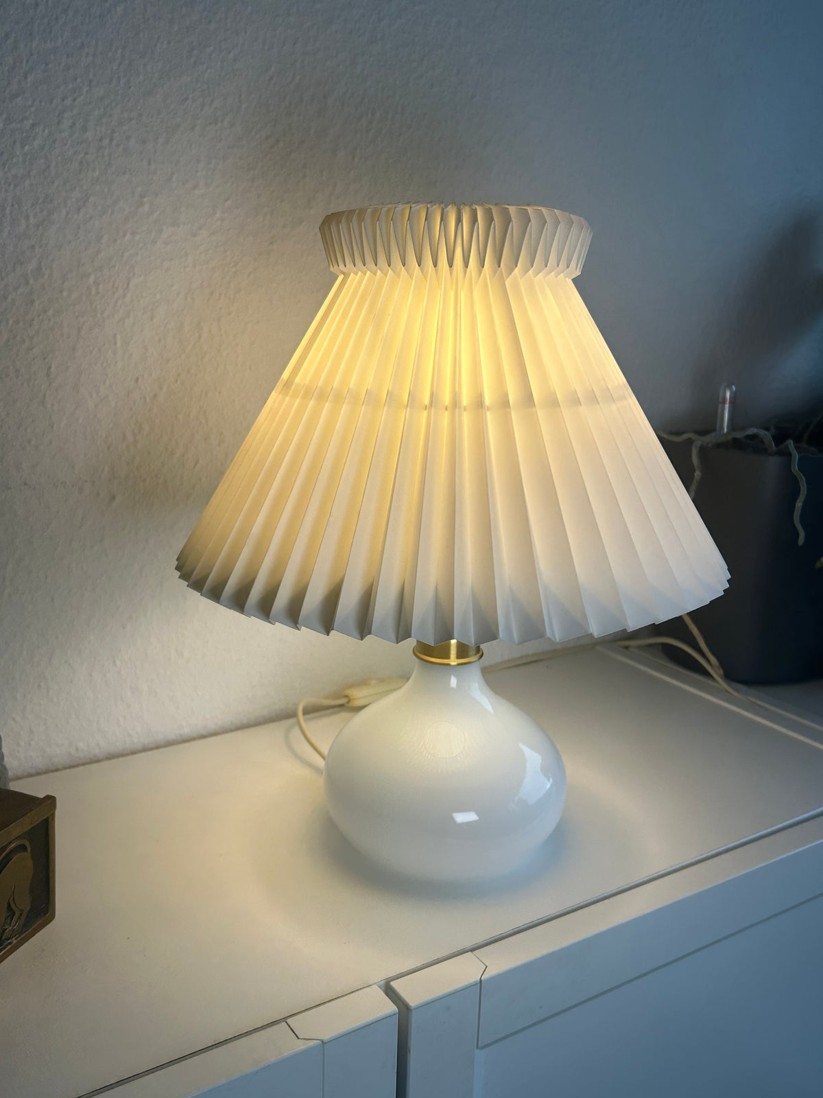 LE KLINT 314 bordlampe i opalglas med messing og LE KLINT 1/17 skærm – 34 cm - billede 5