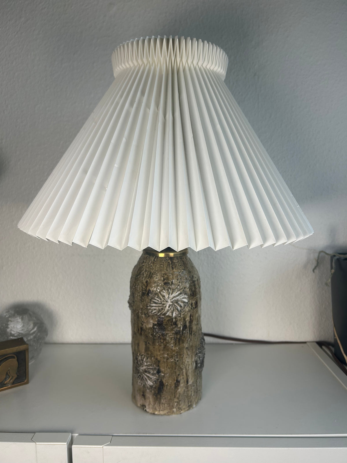 Vintage stentøjsbordlampe med LE KLINT 1/23 skærm og stativ – 47,5 cm - billede 5