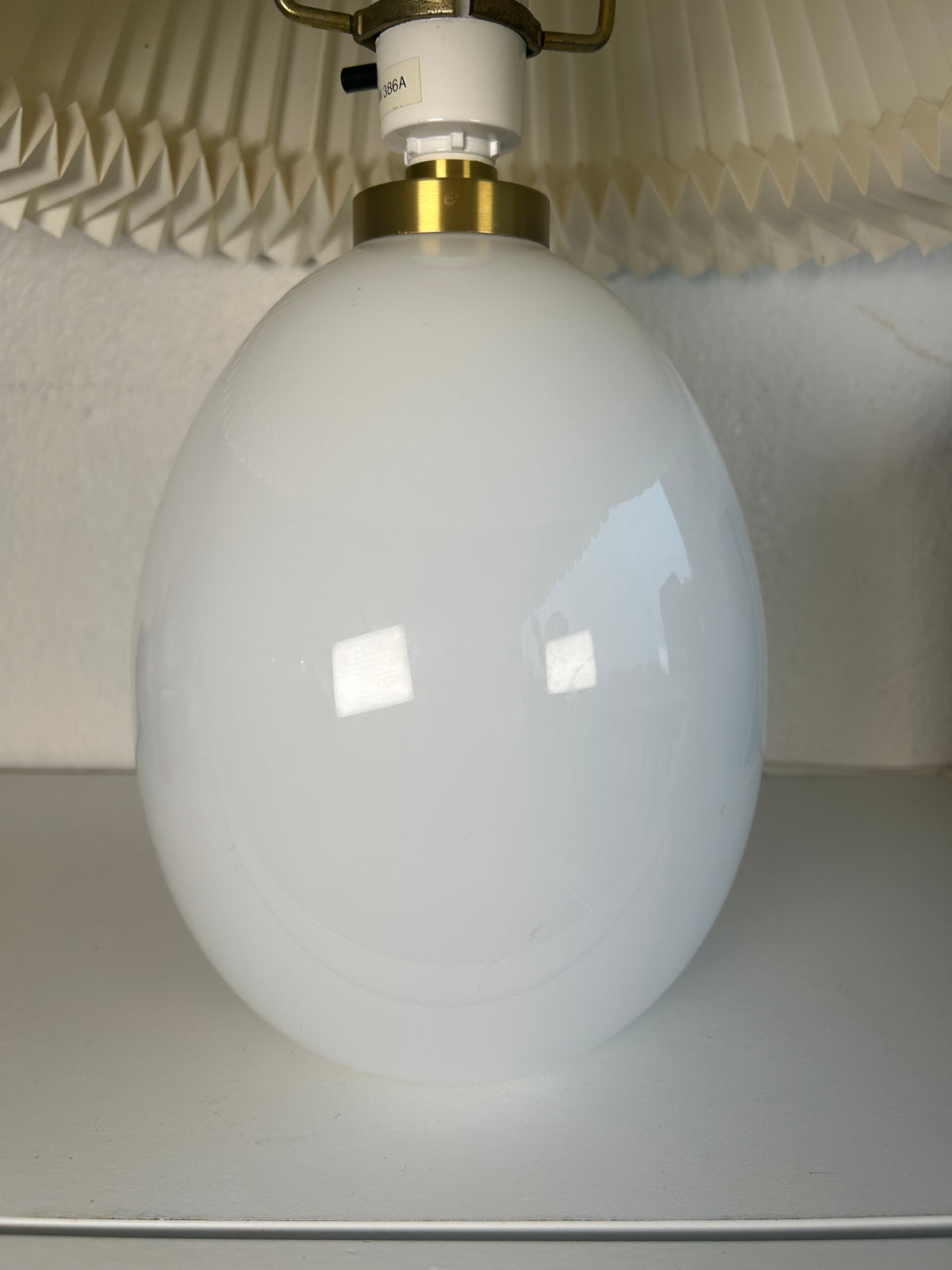 LE KLINT 386A bordlampe i hvidt opalglas med messing og LE KLINT 1/23 skærm – 45 cm - billede 10