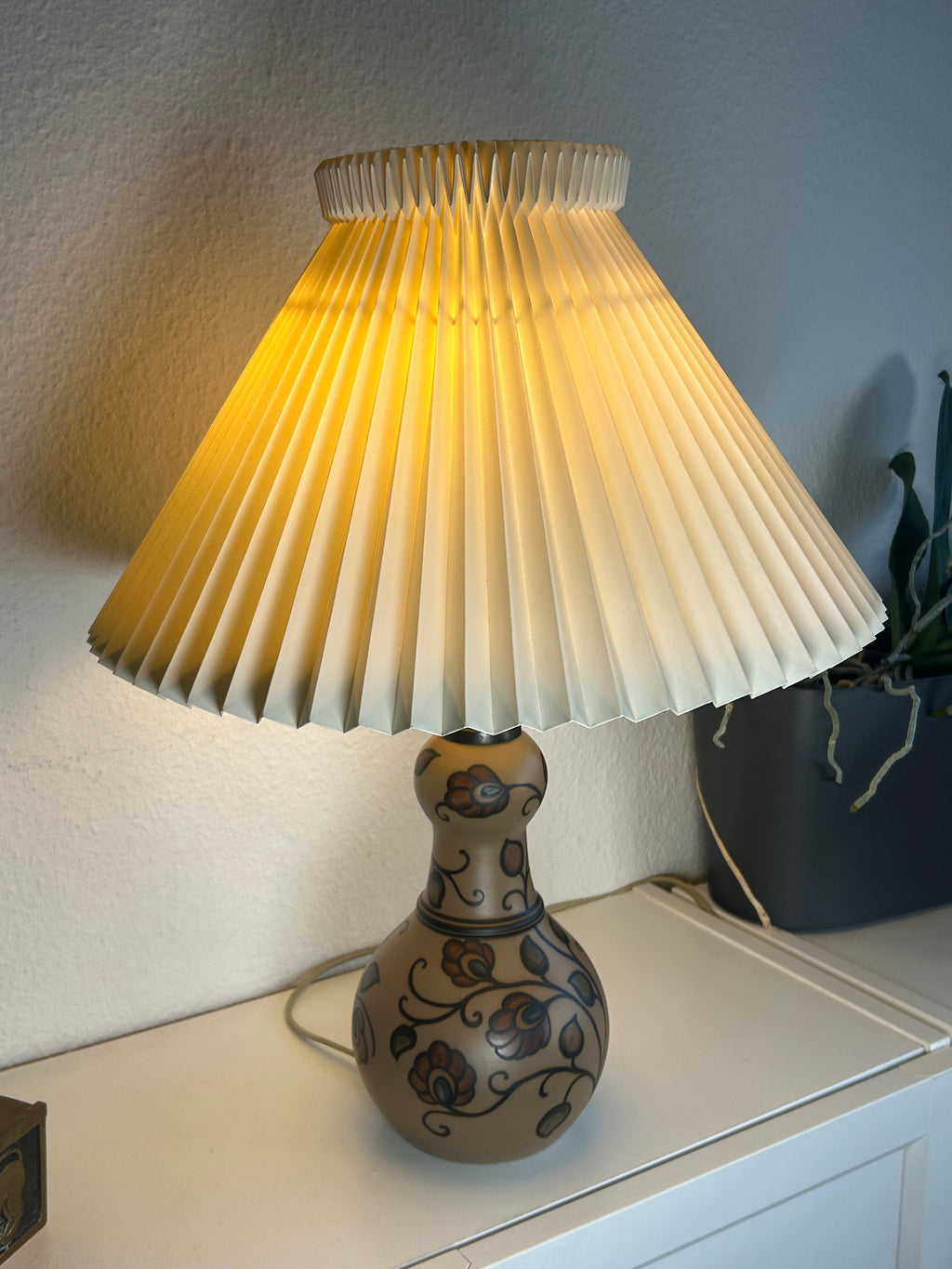 L. Hjorth terracotta bordlampe med LE KLINT 1/23 skærm og stativ – 50 cm - billede 2