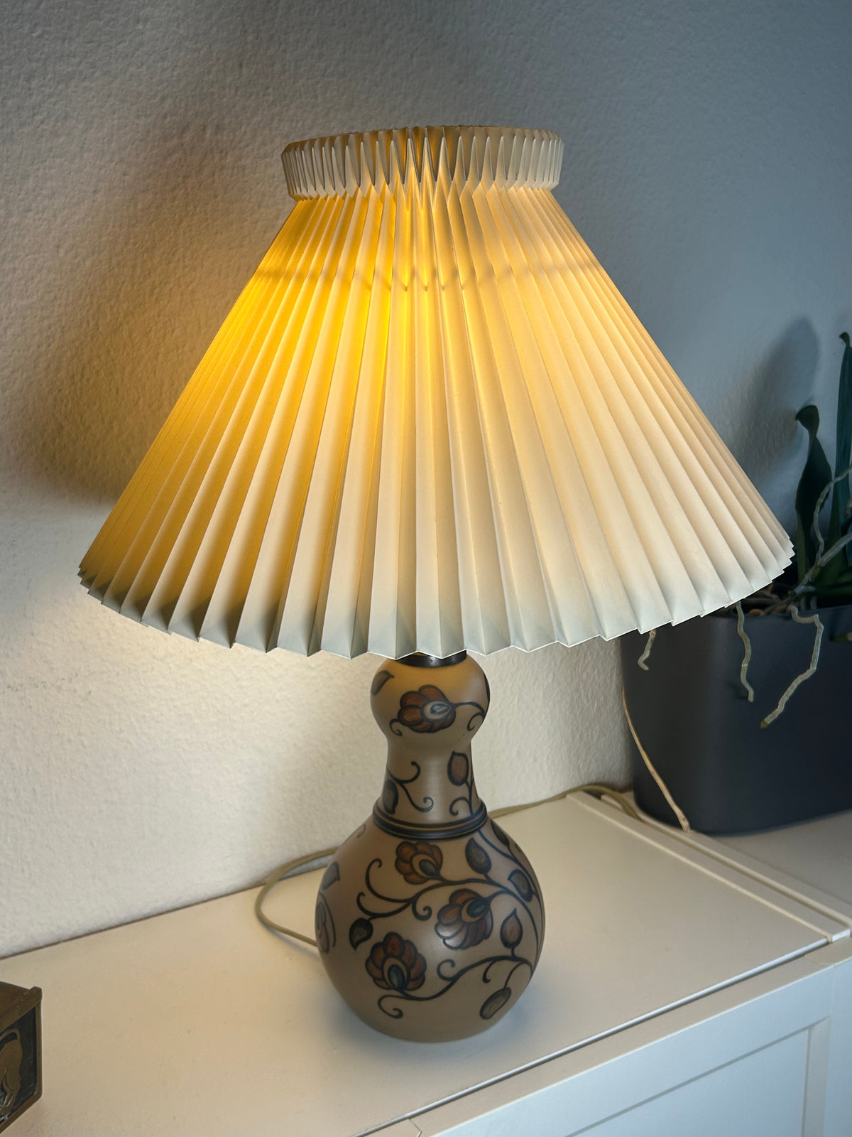L. Hjorth terracotta bordlampe med LE KLINT 1/23 skærm og stativ – 50 cm - billede 2