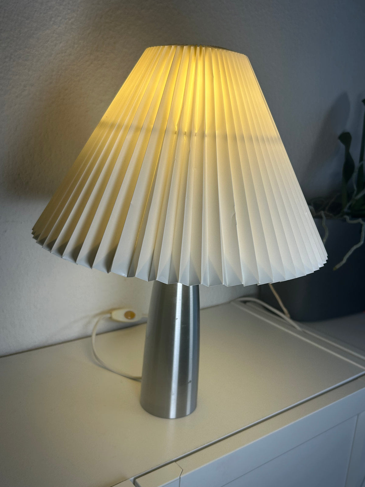 LE KLINT 376 bordlampe med børstet metalfod og LE KLINT 2/20 skærm – 39 cm - billede 4