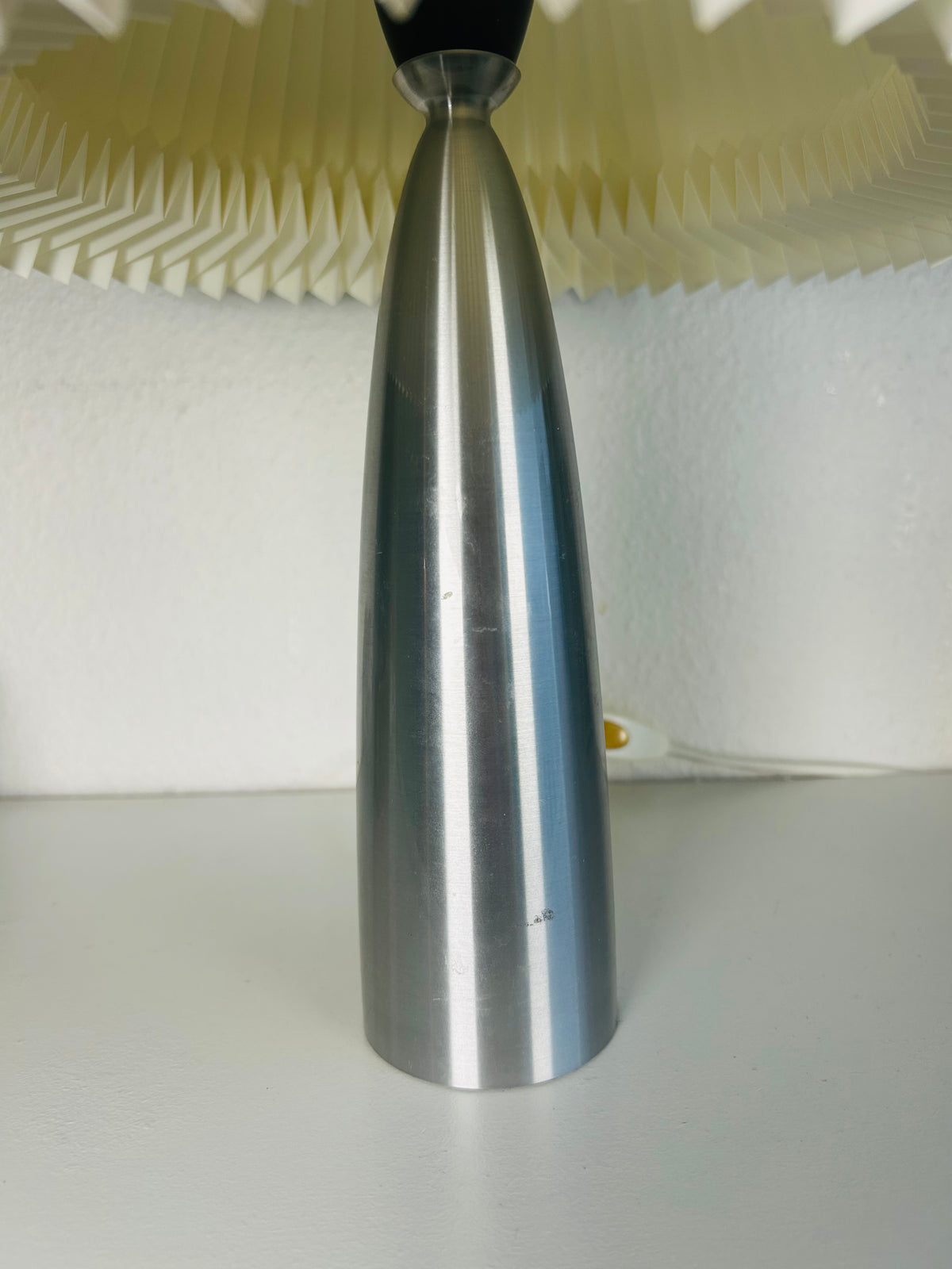 LE KLINT 376 bordlampe med børstet metalfod og LE KLINT 2/20 skærm – 39 cm - billede 6