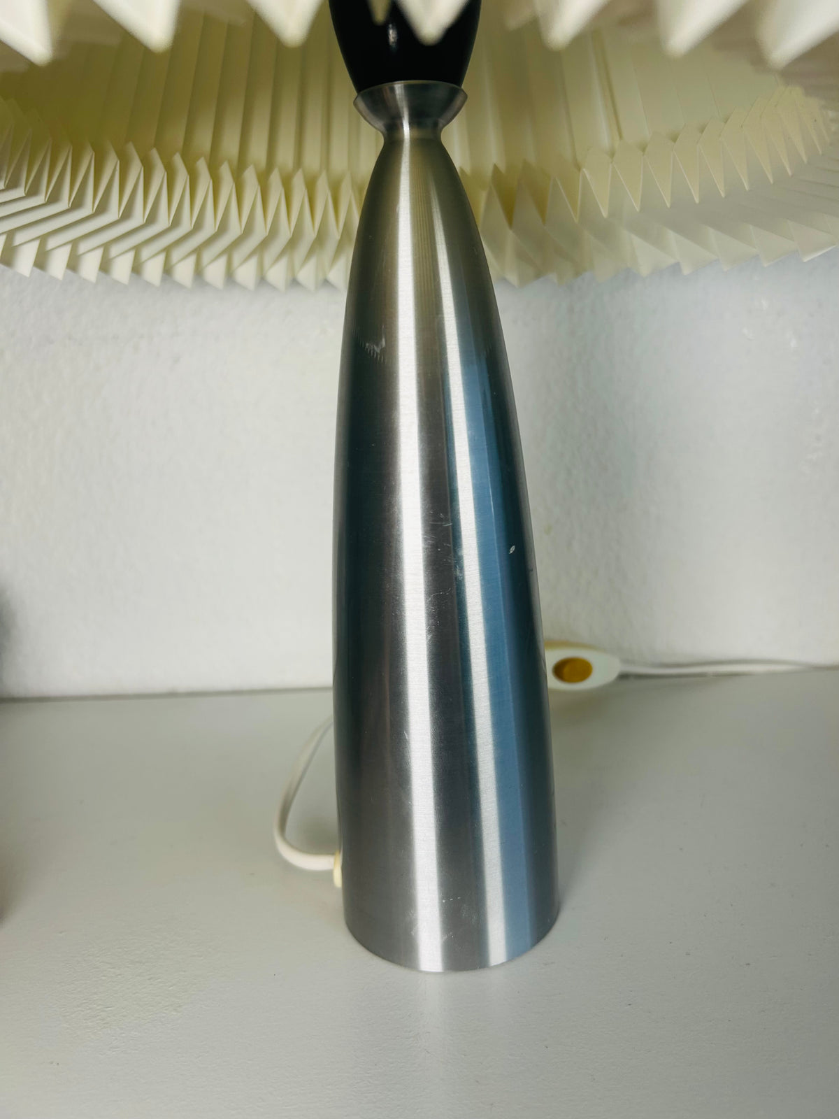 LE KLINT 376 bordlampe med børstet metalfod og LE KLINT 2/20 skærm – 39 cm - billede 10