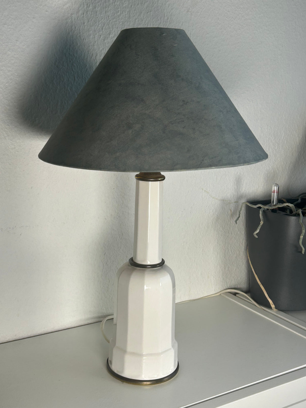Stor Heiberg bordlampe i hvid keramik og messing med gråblå skærm – 46 cm - billede 8