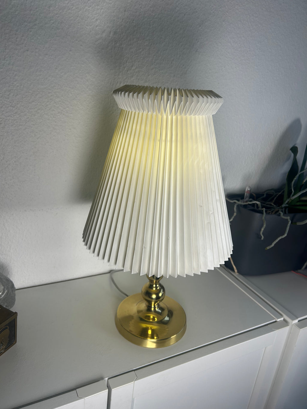 Vintage bordlampe i messing med LE KLINT 1/23 skærm og stativ – 44 cm - billede 3