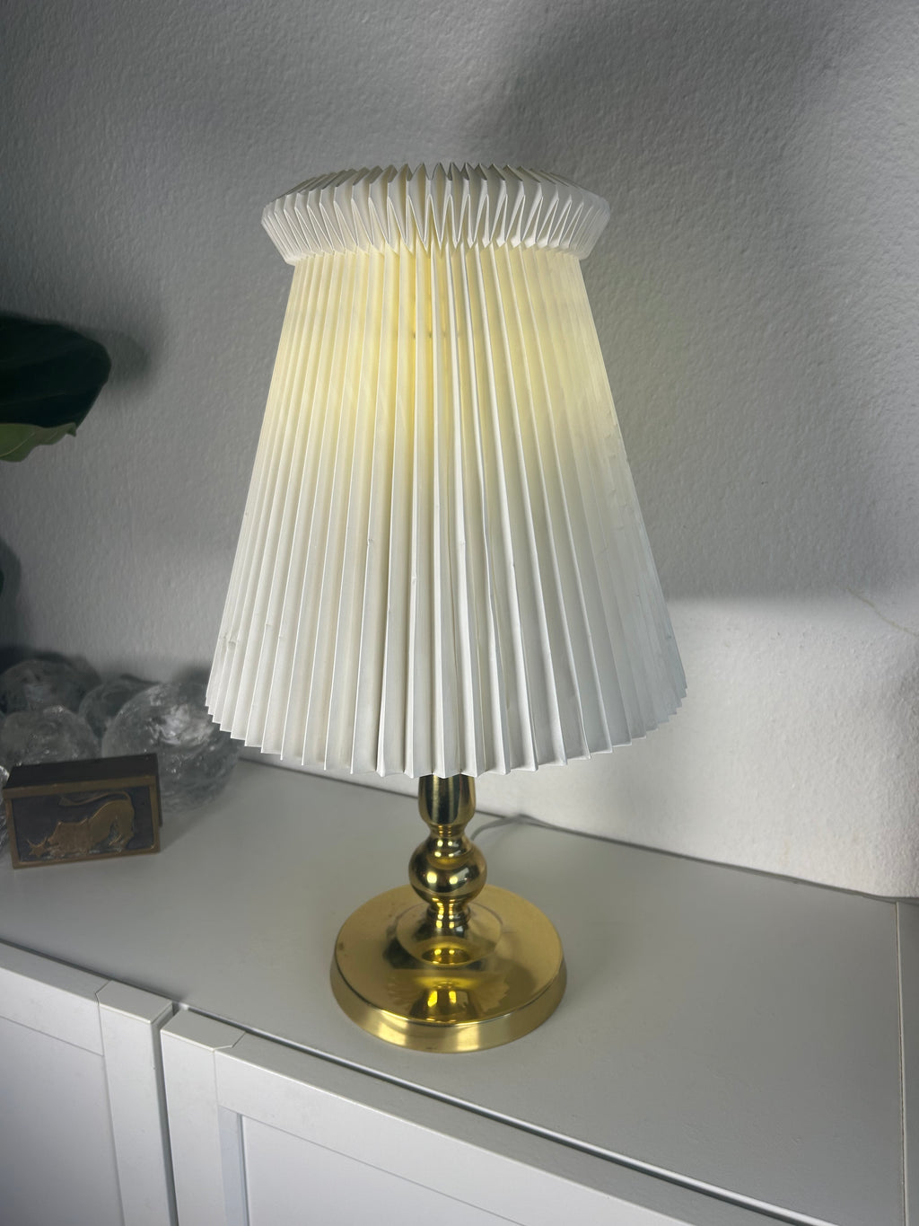 Vintage bordlampe i messing med LE KLINT 1/23 skærm og stativ – 44 cm - billede 4
