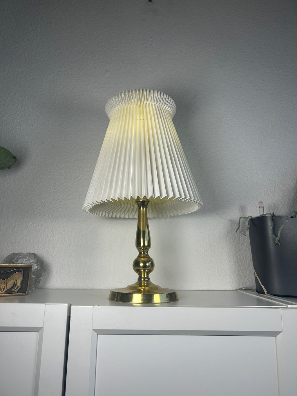 Vintage bordlampe i messing med LE KLINT 1/23 skærm og stativ – 44 cm - billede 6