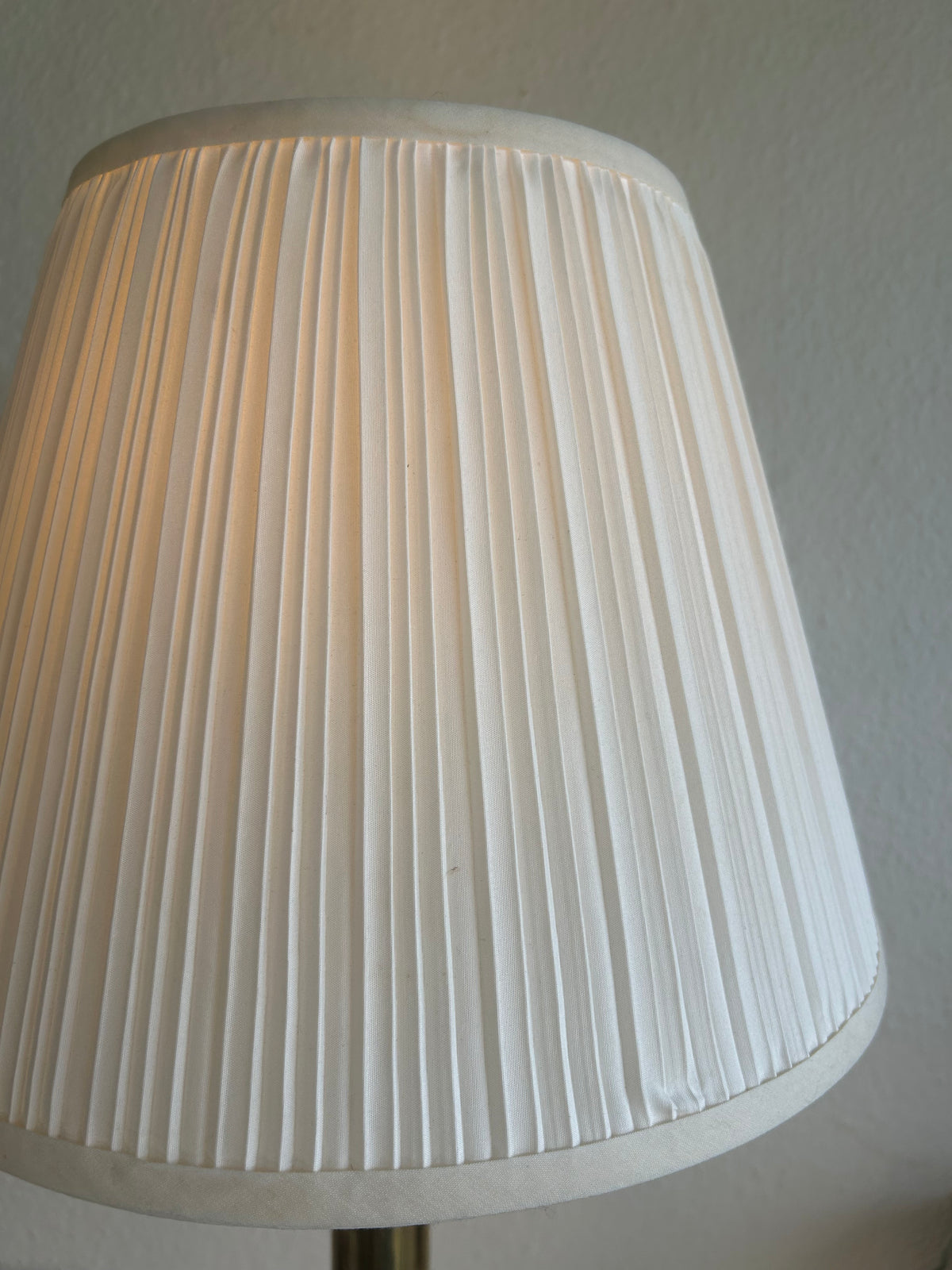 Vintage messingbordlampe med IKEA MYRHULT plisseret skærm – 64,5 cm - billede 8