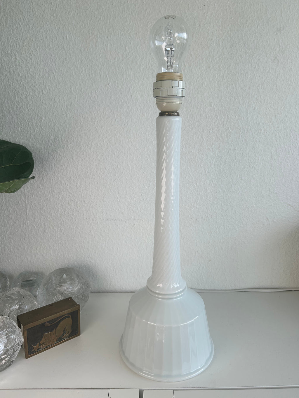B&G 613 bordlampe i hvidt porcelæn med LE KLINT 1/27 skærm – 83 cm - billede 3