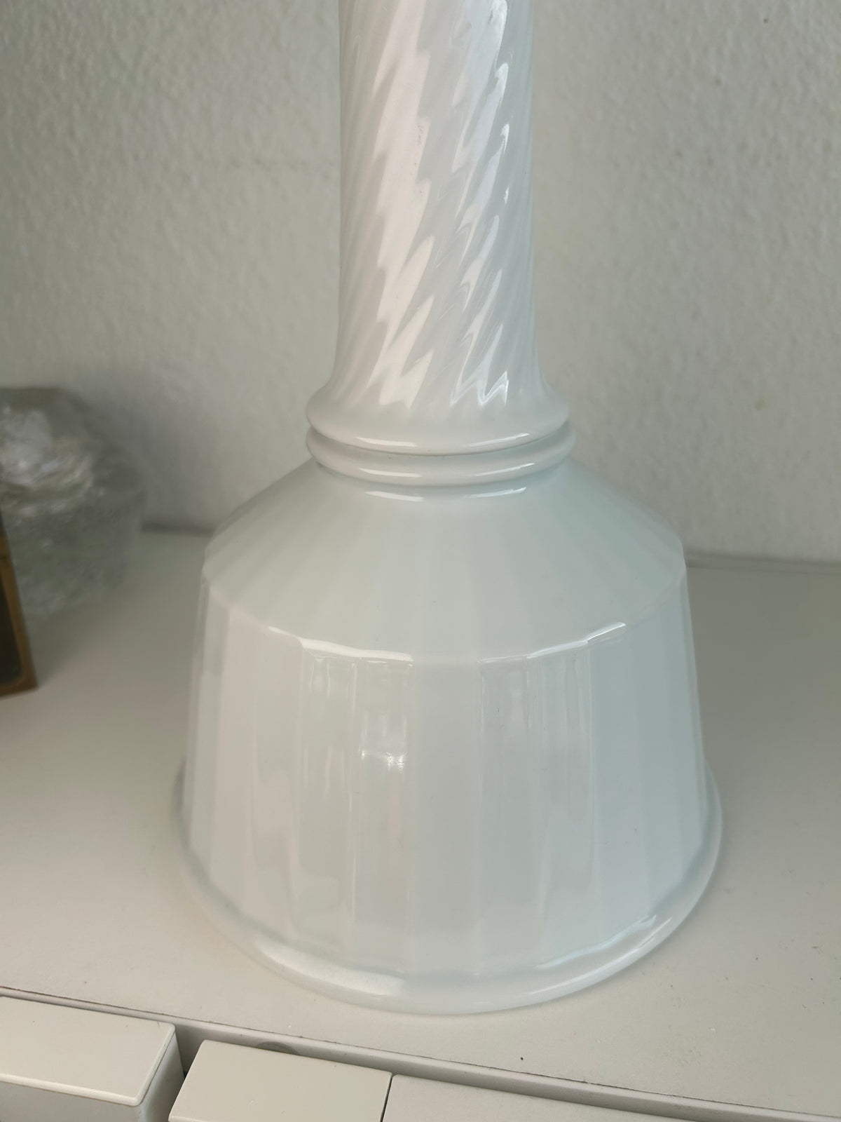 B&G 613 bordlampe i hvidt porcelæn med LE KLINT 1/27 skærm – 83 cm - billede 4