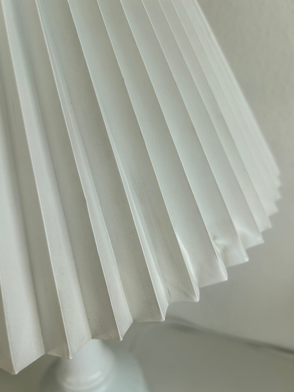 B&G 613 bordlampe i hvidt porcelæn med LE KLINT 1/27 skærm – 83 cm - billede 7