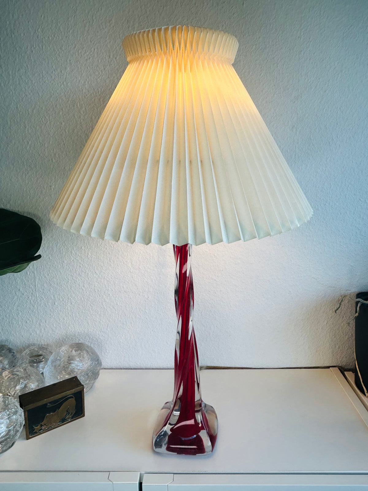 Murano vintage rød twisted glasbordlampe med LE KLINT 1/23 skærm – 62 cm - billede 1