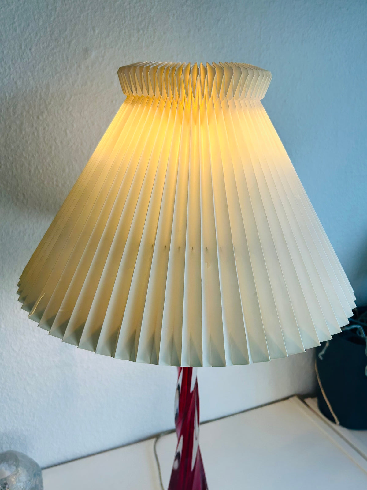 Murano vintage rød twisted glasbordlampe med LE KLINT 1/23 skærm – 62 cm - billede 9