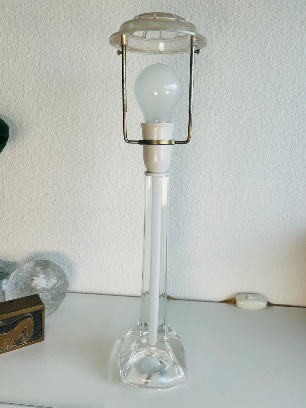Vintage glasbordlampe med hvid center og LE KLINT 1/21 skærm – 51 cm - billede 12