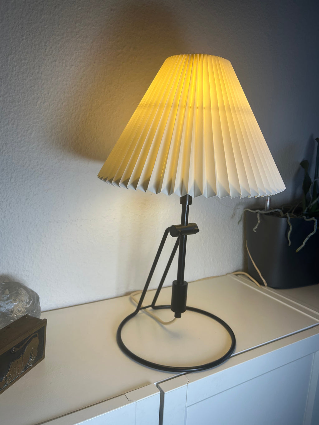 LE KLINT 305 bordlampe i sortlakeret metal med LE KLINT 2/21 skærm – 45 cm - billede 4