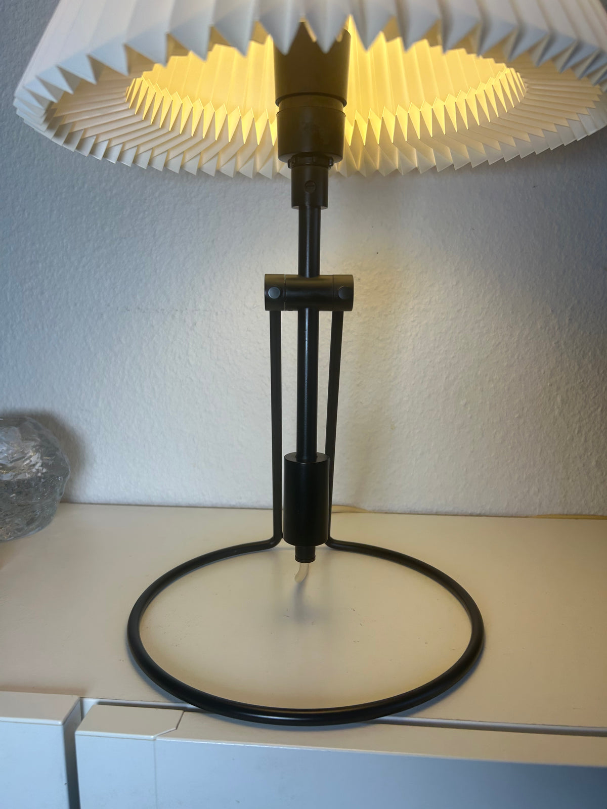 LE KLINT 305 bordlampe i sortlakeret metal med LE KLINT 2/21 skærm – 45 cm - billede 5