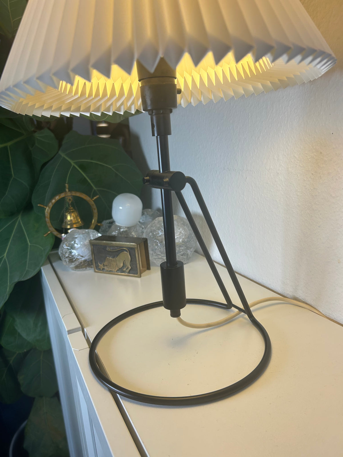 LE KLINT 305 bordlampe i sortlakeret metal med LE KLINT 2/21 skærm – 45 cm - billede 6