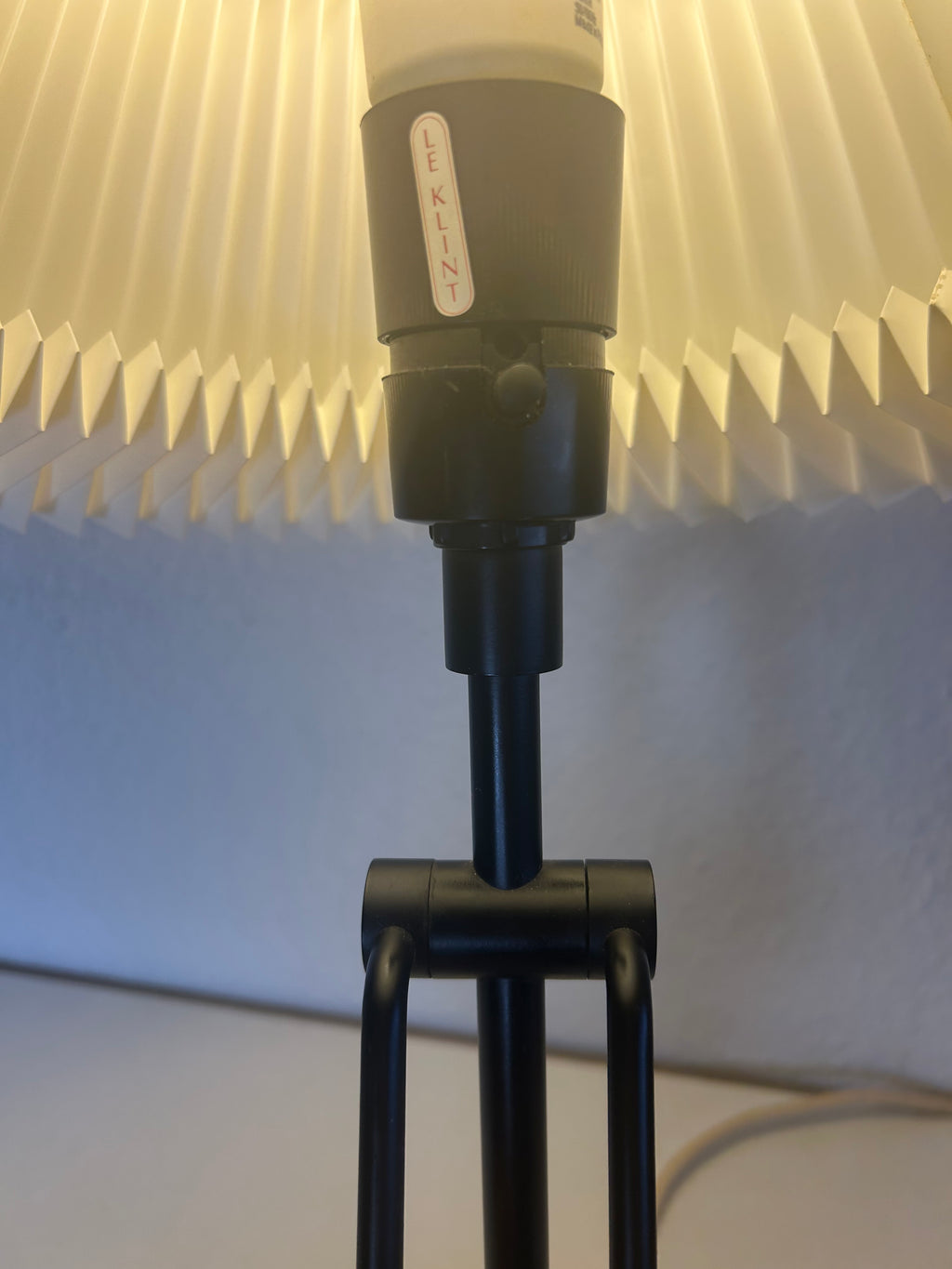 LE KLINT 305 bordlampe i sortlakeret metal med LE KLINT 2/21 skærm – 45 cm - billede 8