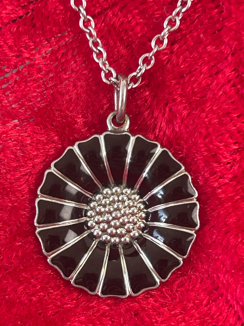 Georg Jensen Daisy halskæde – sort emalje – 925 sølv – 18 mm – original æske