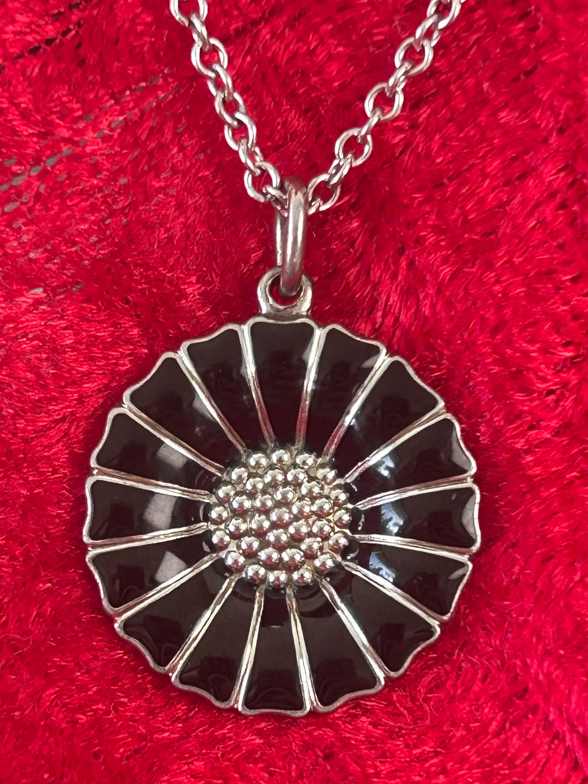 Georg Jensen Daisy halskæde – sort emalje – 925 sølv – 18 mm – original æske