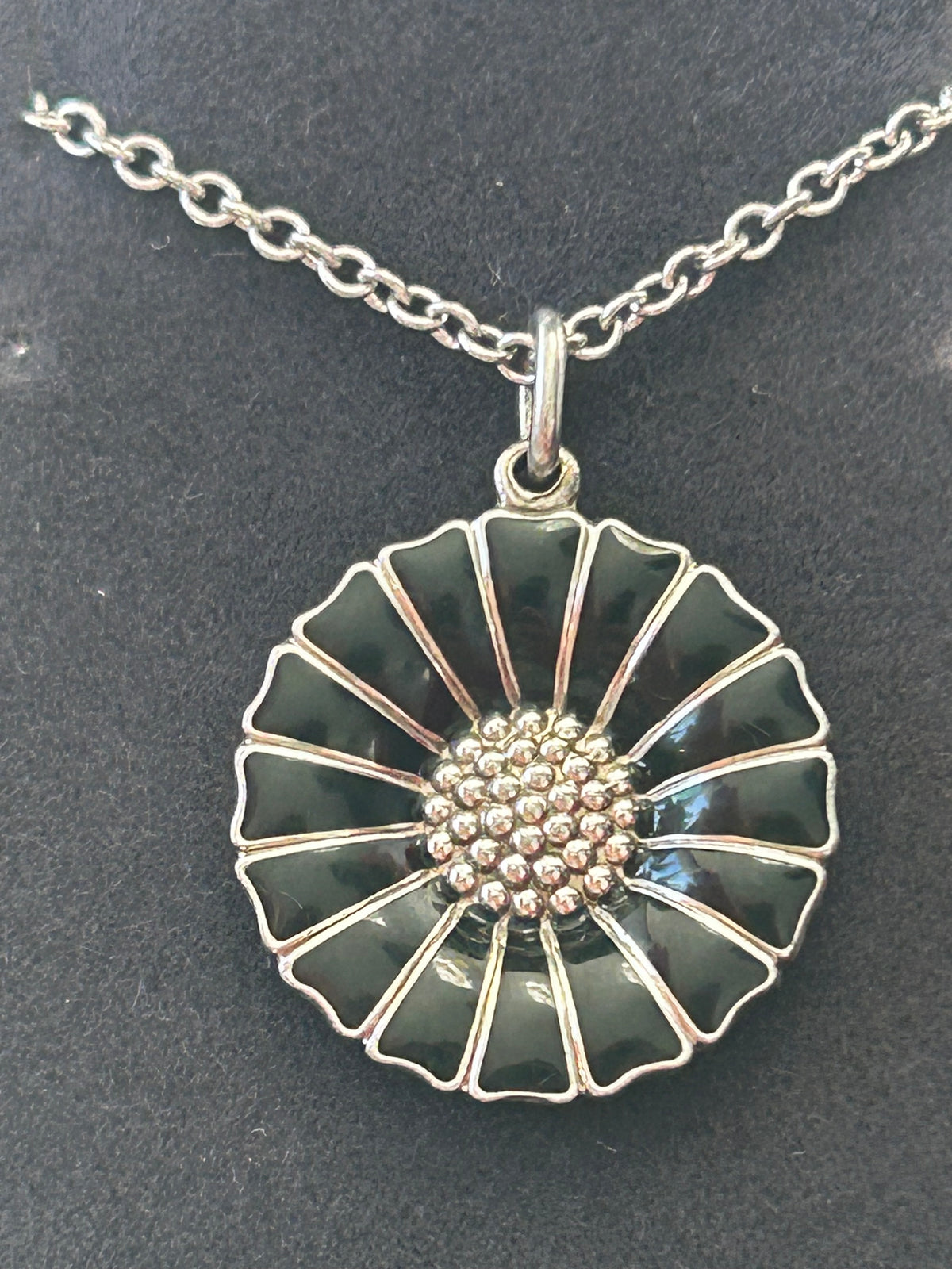 Georg Jensen Daisy halskæde – sort emalje – 925 sølv – 18 mm – original æske