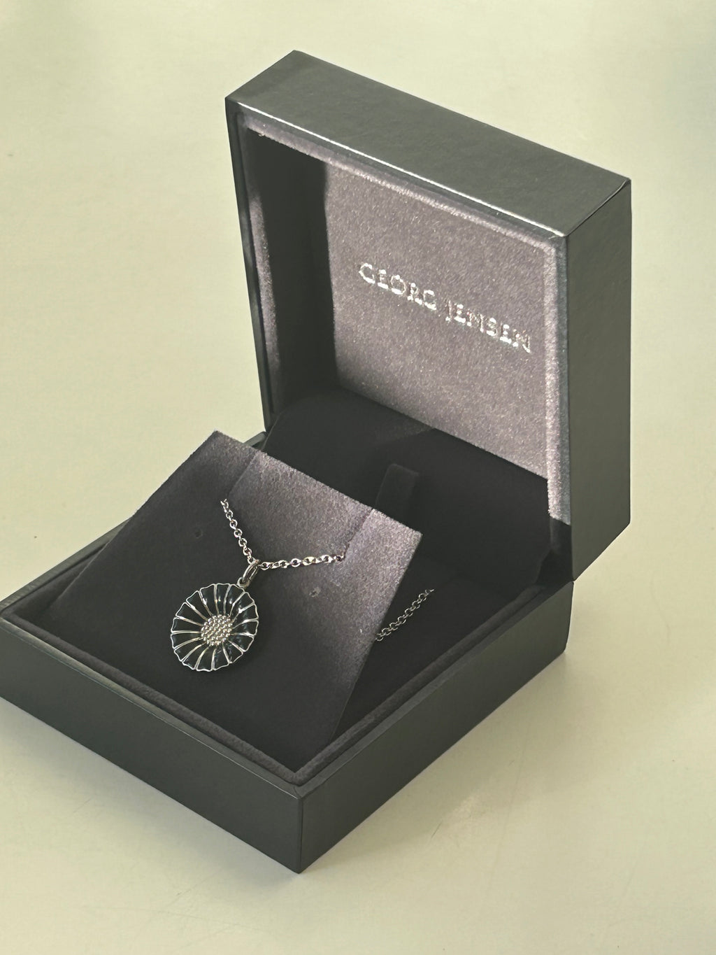 Georg Jensen Daisy halskæde – sort emalje – 925 sølv – 18 mm – original æske