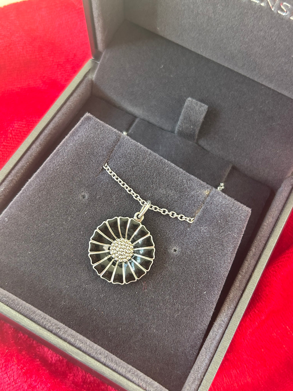 Georg Jensen Daisy halskæde – sort emalje – 925 sølv – 18 mm – original æske