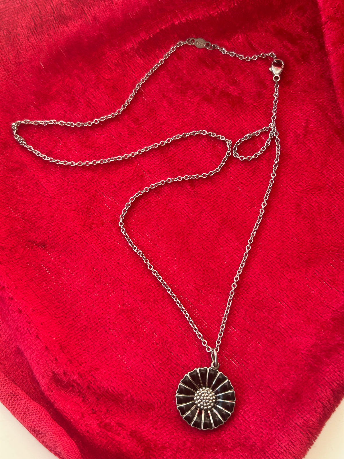 Georg Jensen Daisy halskæde – sort emalje – 925 sølv – 18 mm – original æske