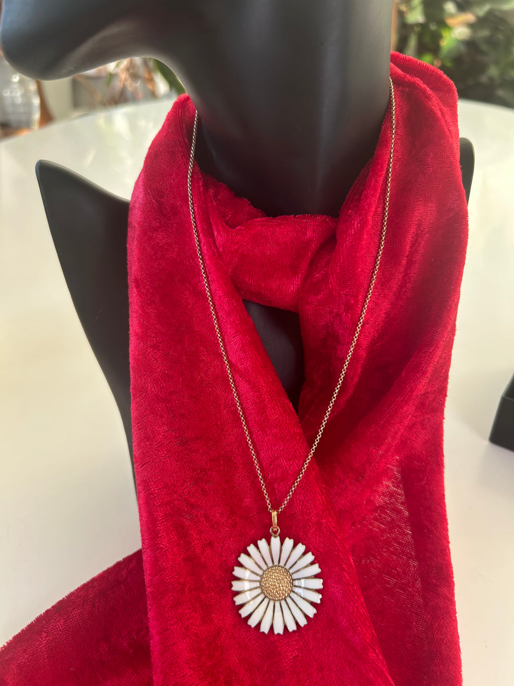 Georg Jensen Daisy halskæde – 33 mm – forgyldt 925 sølv &amp; hvid emalje