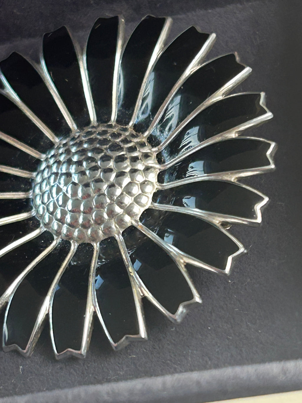 Georg Jensen Daisy Brooch – Black Enamel – 925 Sterling Silver – Ø 43 mm