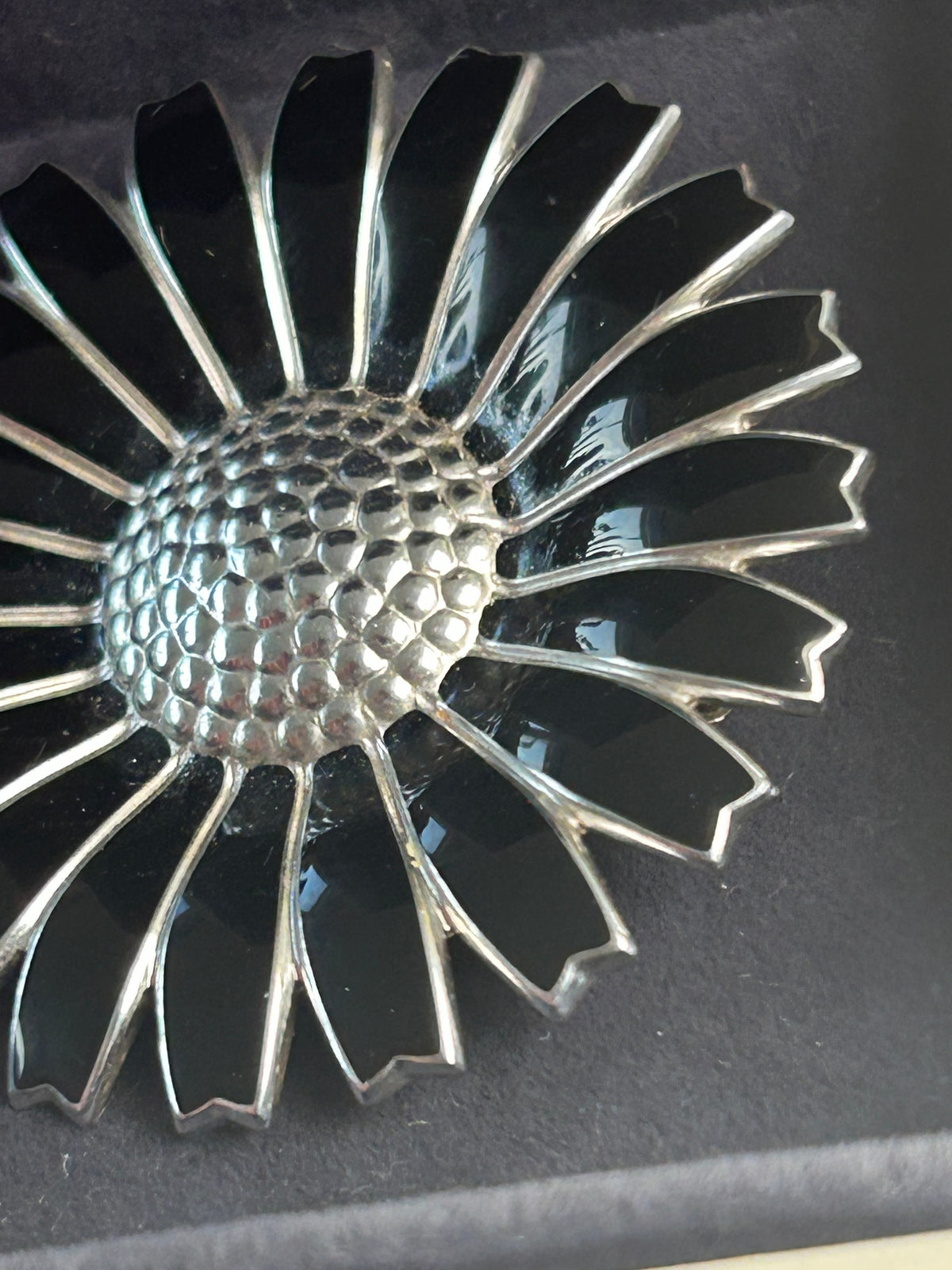 Georg Jensen Daisy Brooch – Black Enamel – 925 Sterling Silver – Ø 43 mm