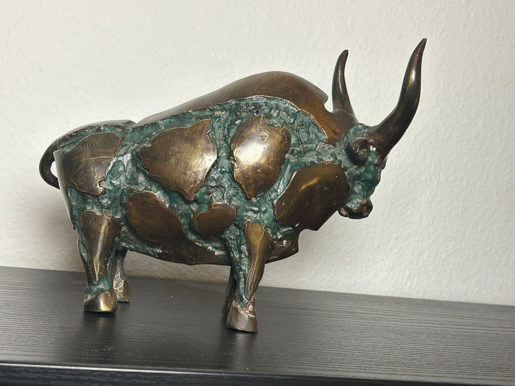 Patineret bronzeskulptur af tyr – skulpturel mosaik-effekt og højglansdetaljer – 25 cm / 2,4 kg - billede 2