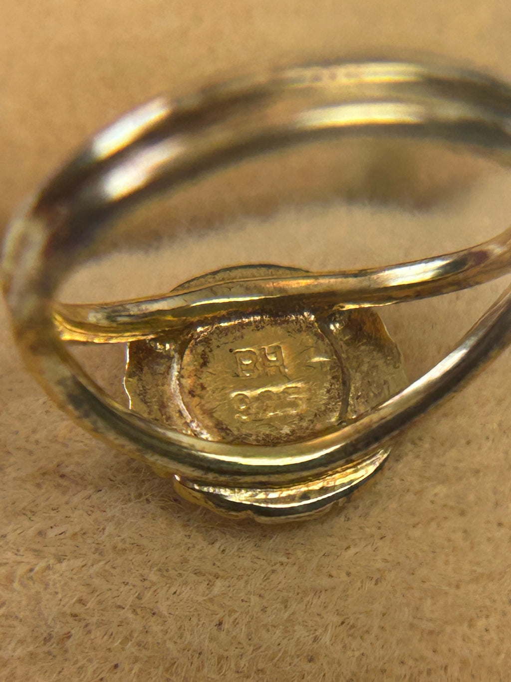 Bernhard Hertz Marguerit / Daisy ring – forgyldt 925 sølv &amp; hvid emalje – str. 50