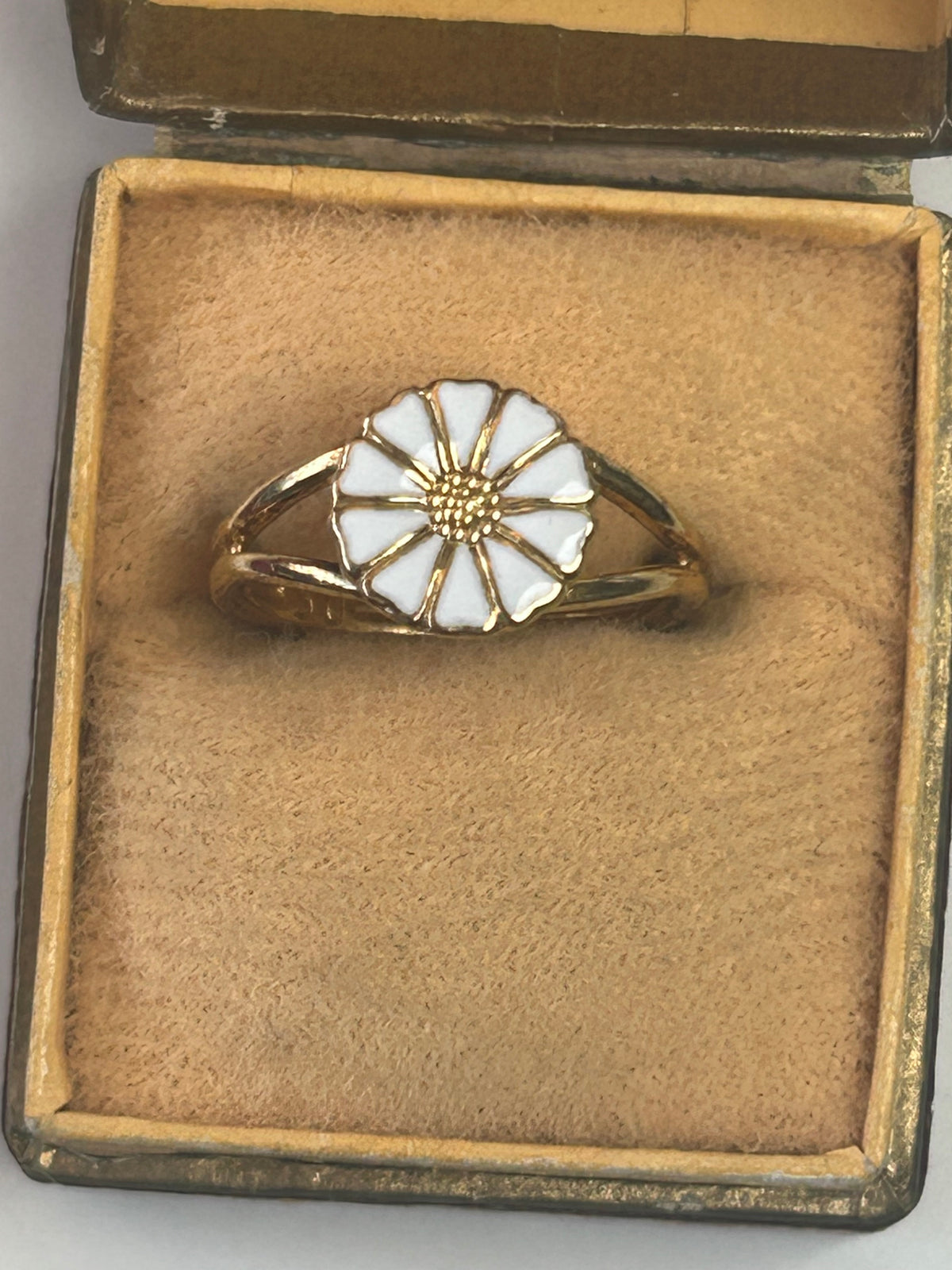 Bernhard Hertz Marguerit / Daisy ring – forgyldt 925 sølv &amp; hvid emalje – str. 50