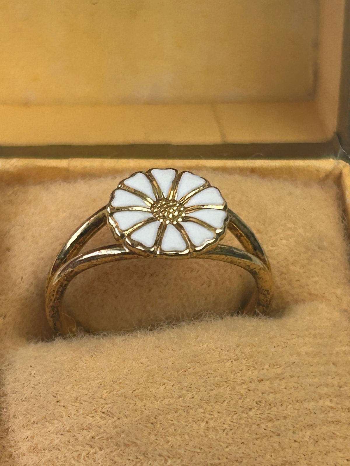Bernhard Hertz Marguerit / Daisy ring – forgyldt 925 sølv &amp; hvid emalje – str. 50
