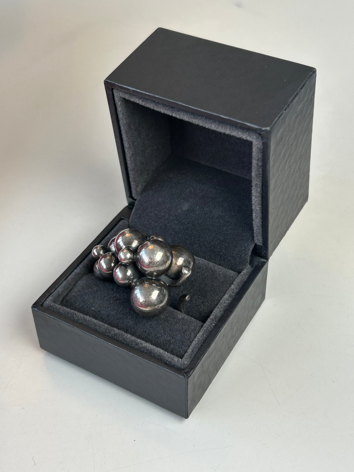 Georg Jensen Moonlight Grapes stor ring – oxideret sterlingsølv – str. 53,5 – original æske
