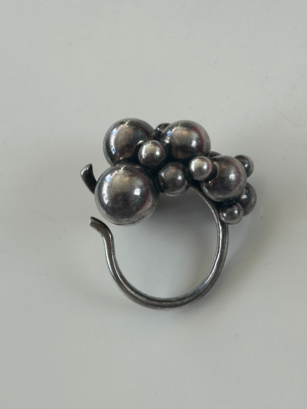 Georg Jensen Moonlight Grapes stor ring – oxideret sterlingsølv – str. 53,5 – original æske