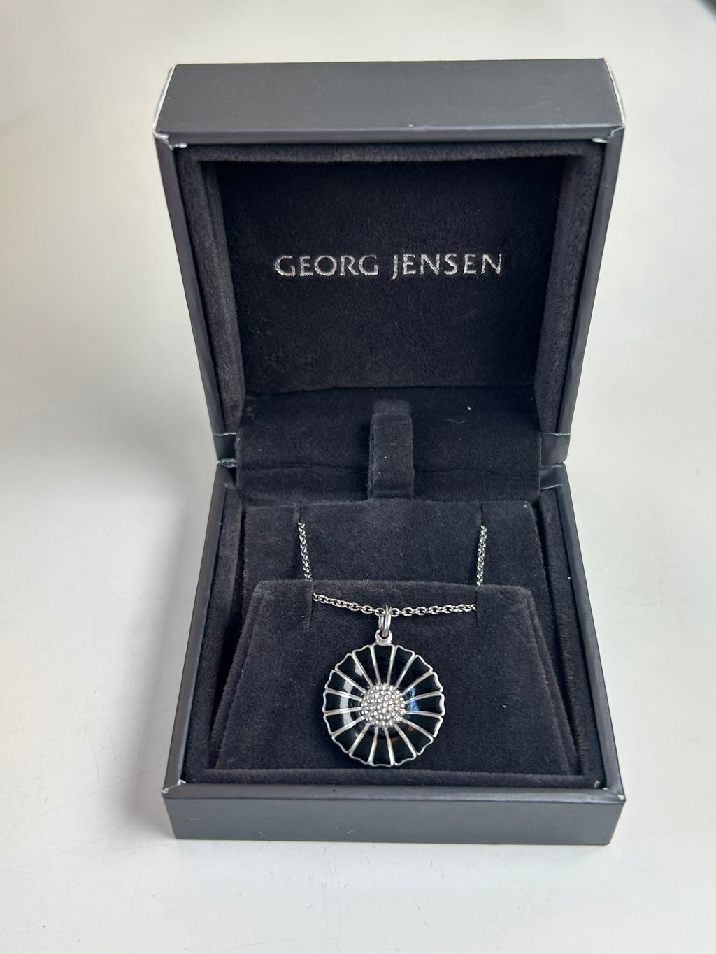 Georg Jensen Daisy halskæde – 18 mm – 925S sølv &amp; sort emalje – 45 cm – original æske