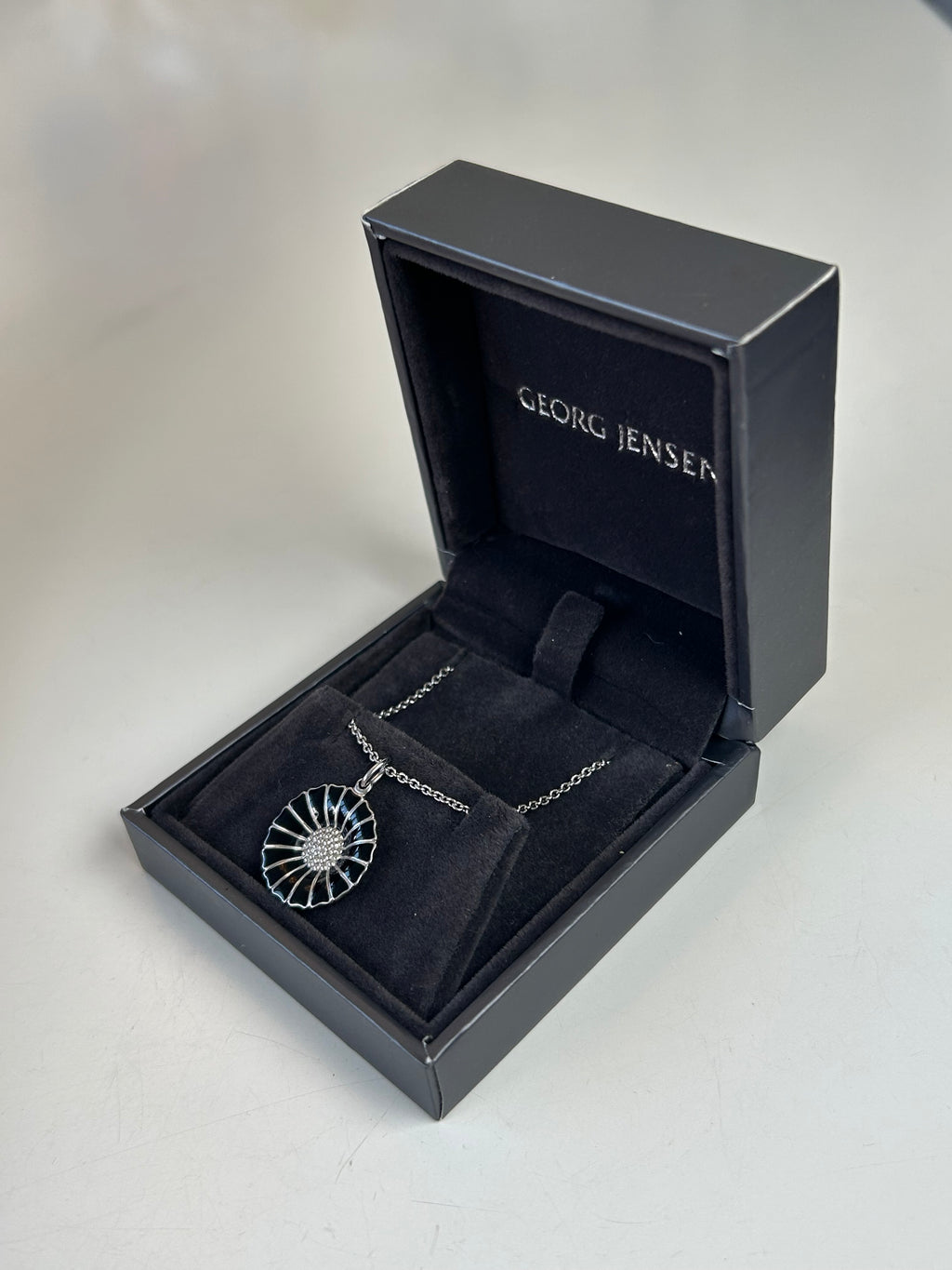 Georg Jensen Daisy halskæde – 18 mm – 925S sølv &amp; sort emalje – 45 cm – original æske