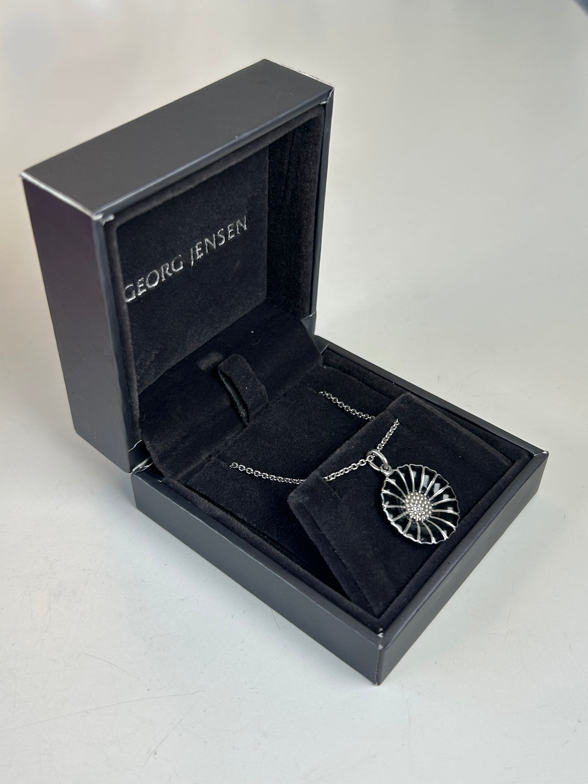 Georg Jensen Daisy halskæde – 18 mm – 925S sølv &amp; sort emalje – 45 cm – original æske