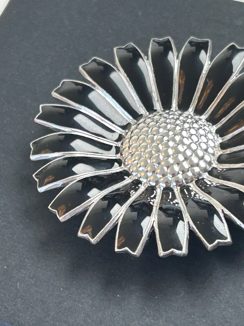 Georg Jensen Daisy hårelastik – 925S sterlingsølv &amp; sort emalje – Ø 43 mm – original æske