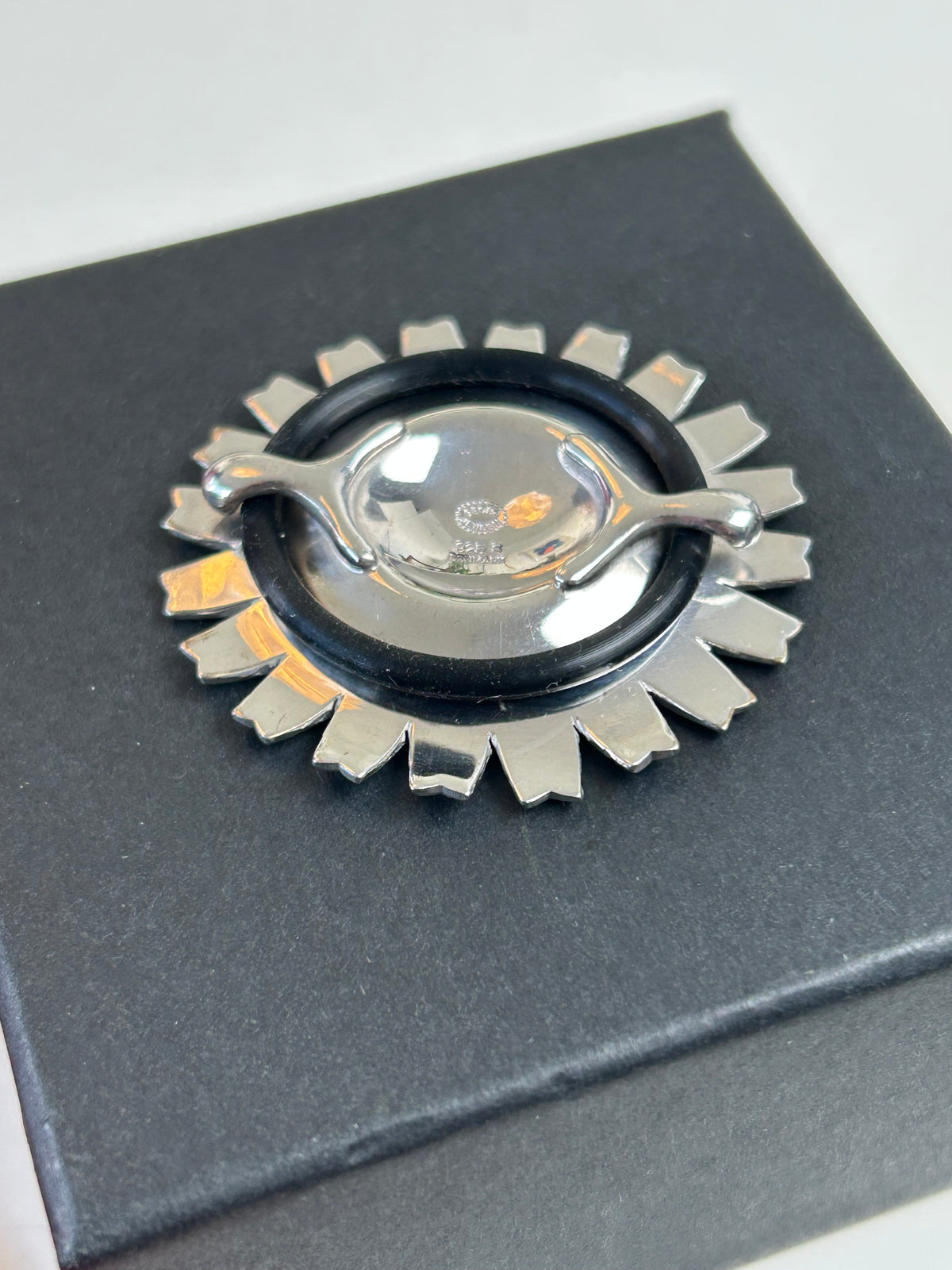 Georg Jensen Daisy hårelastik – 925S sterlingsølv &amp; sort emalje – Ø 43 mm – original æske