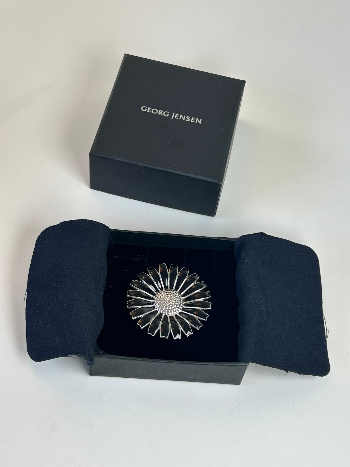 Georg Jensen Daisy hårelastik – 925S sterlingsølv &amp; sort emalje – Ø 43 mm – original æske