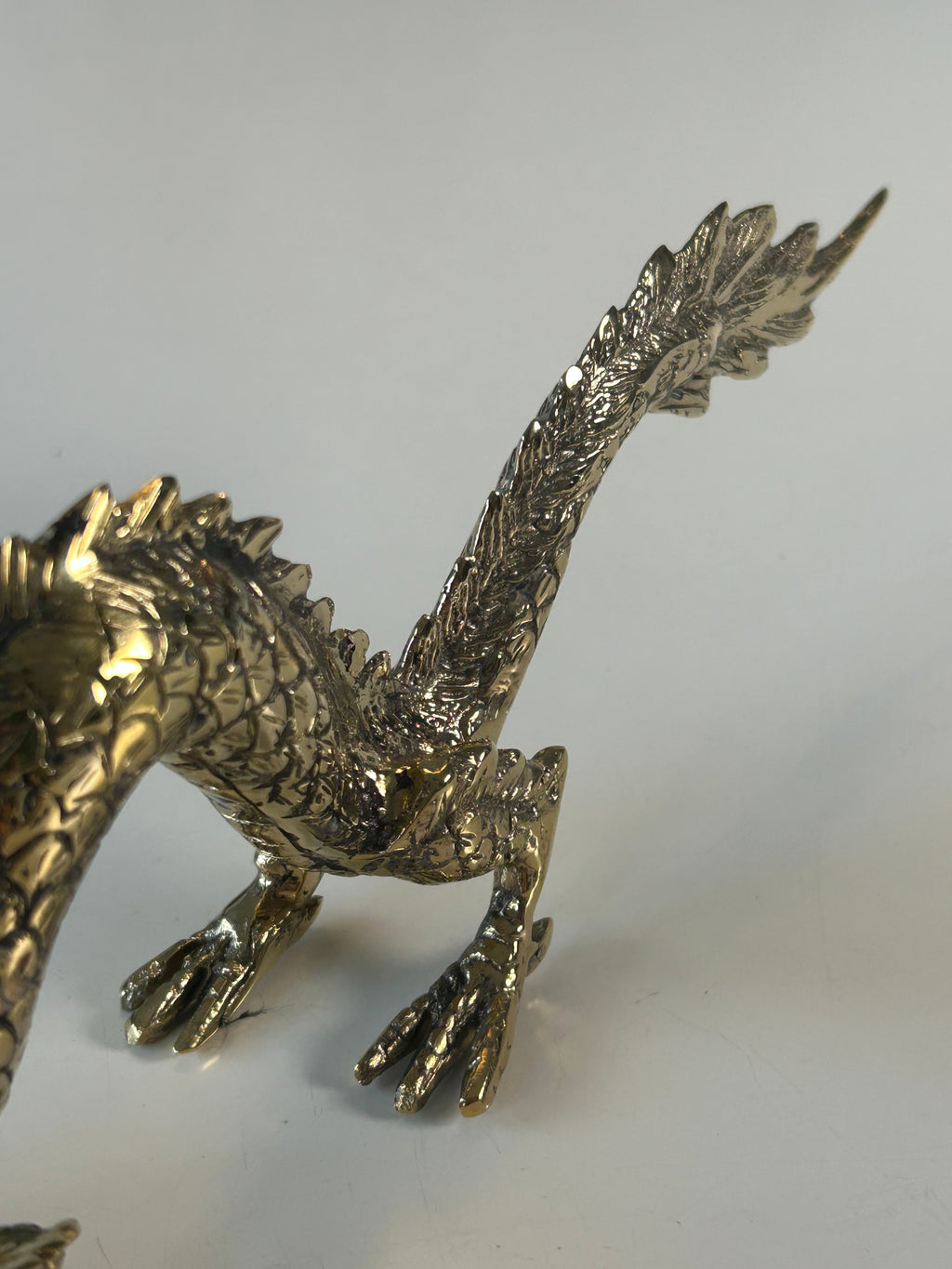 Vintage-inspireret kinesisk dragefigur i kobber – skulpturel dekoration med perle – 27 cm - billede 5